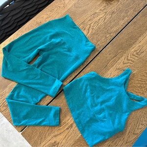SET - Beyond Yoga Vibrant Blue/Green Leggings and top